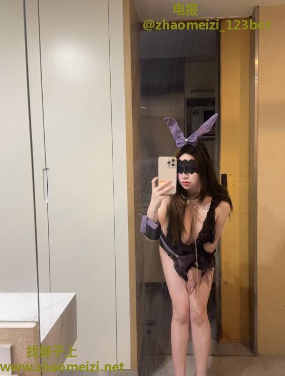 天河性感大胸嫩妹
