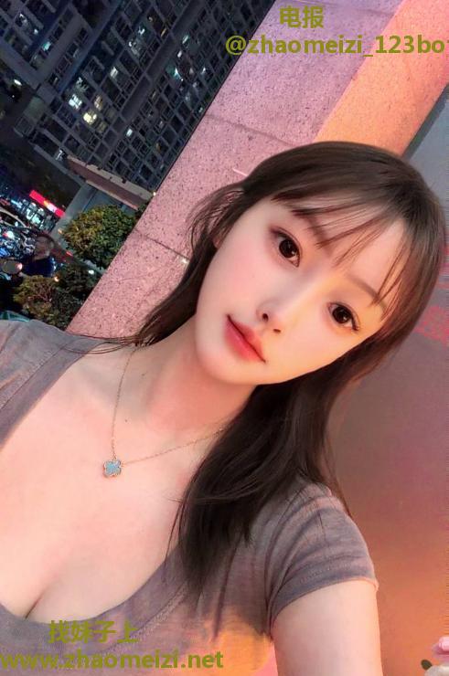 肤白胸大颜值服务妹子