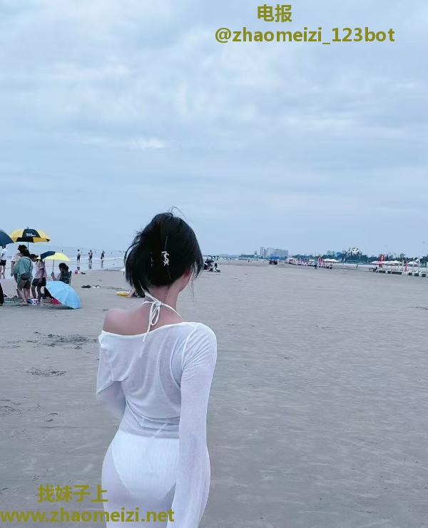 肤白嫩模S形瑶族美女
