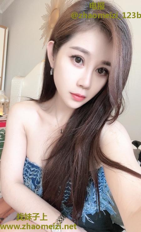 大奶风骚小姐姐