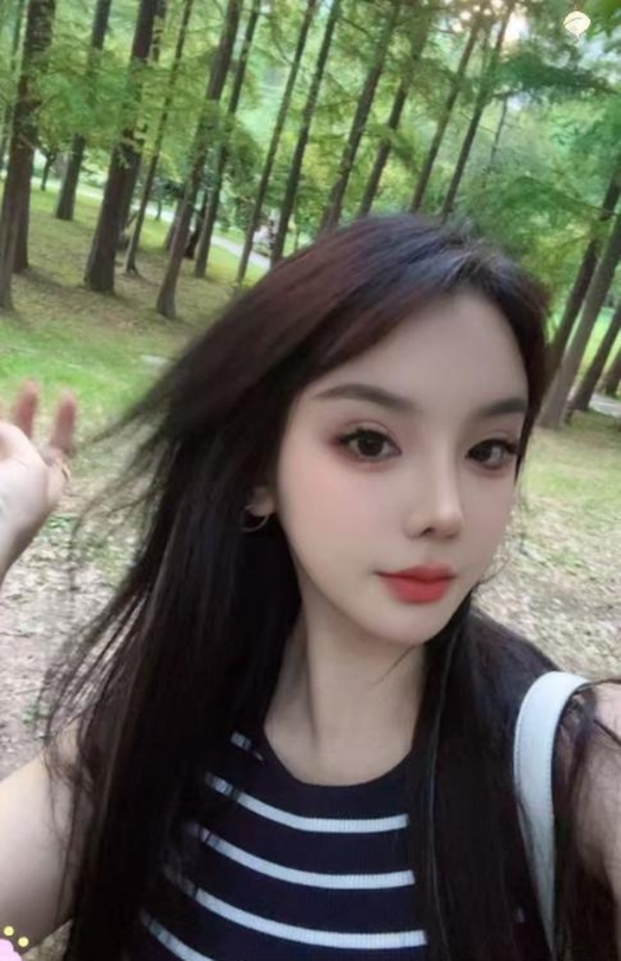 小姐姐闷骚火辣身材真好