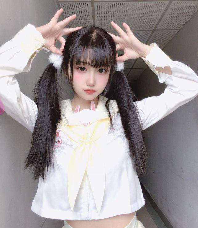 清纯二次元颜值嫩妹