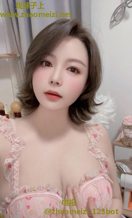 丰满胸大风骚妹子