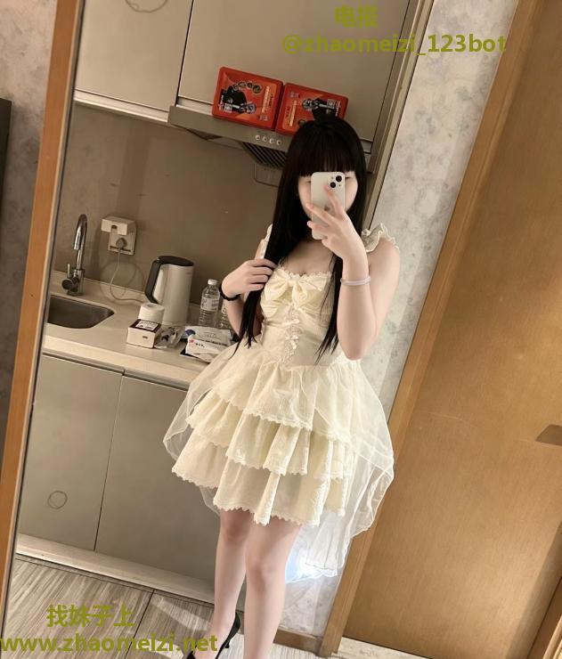一线天小胖妹