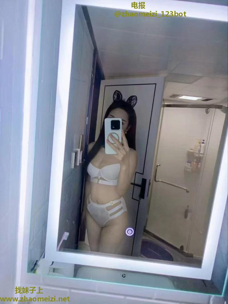 冷白皮内热御姐