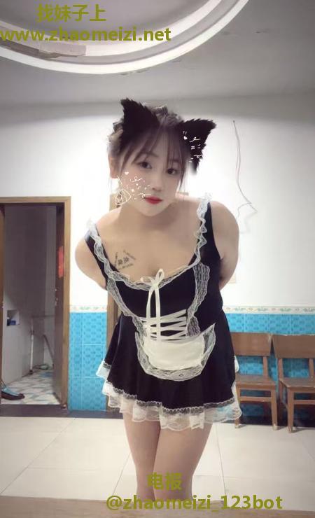 上城前凸后翘小骚货