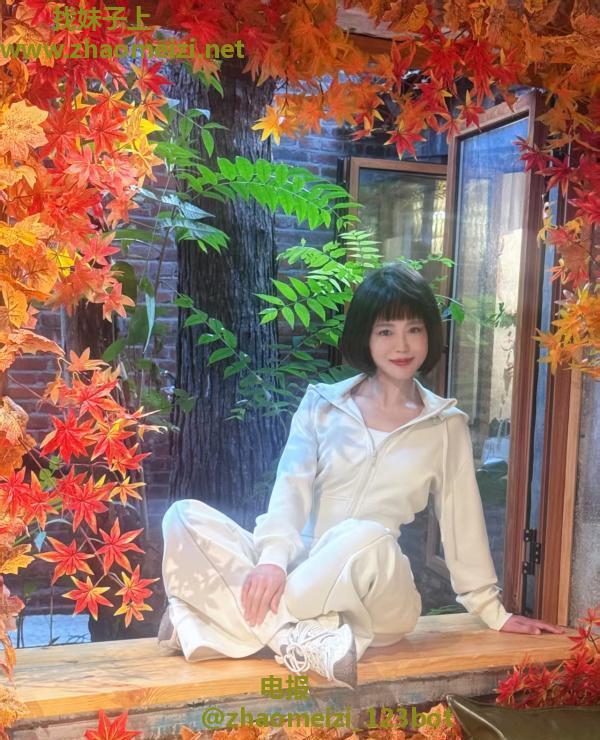 大胸翘臀风骚老师