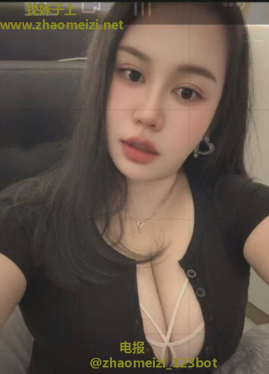 服务型巨乳骚妇