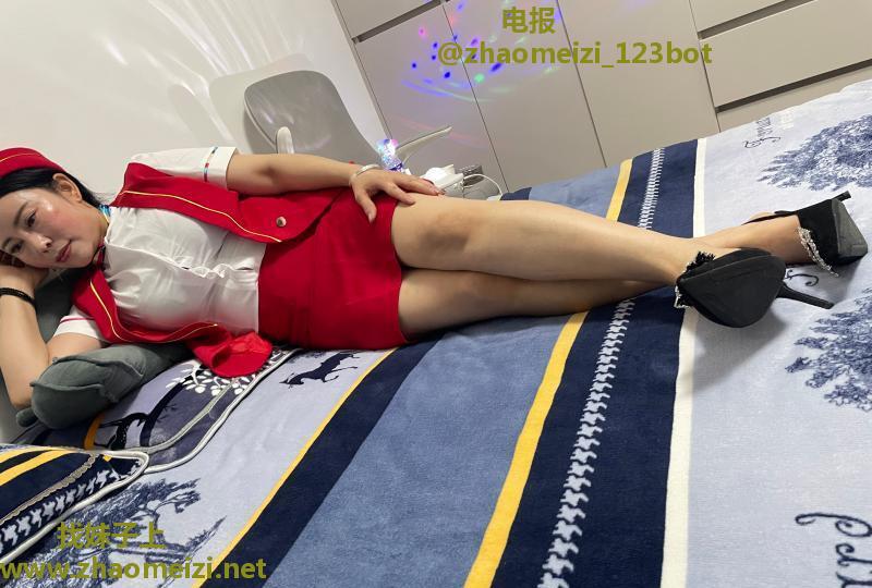 塔坛制服少妇