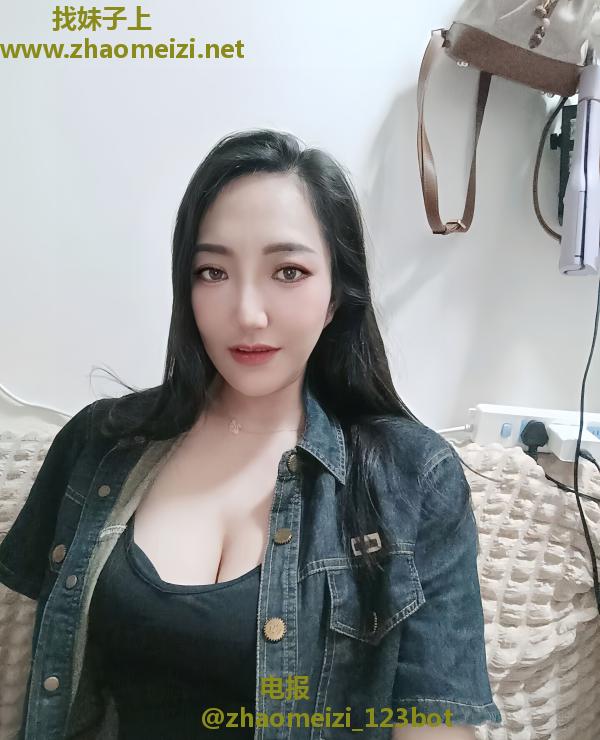 海珠E奶服务系骚少妇