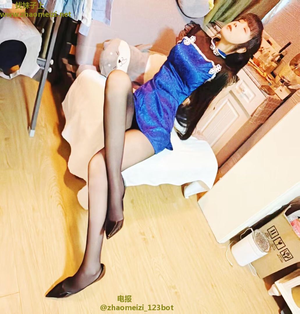 精致小巧玲珑妹子