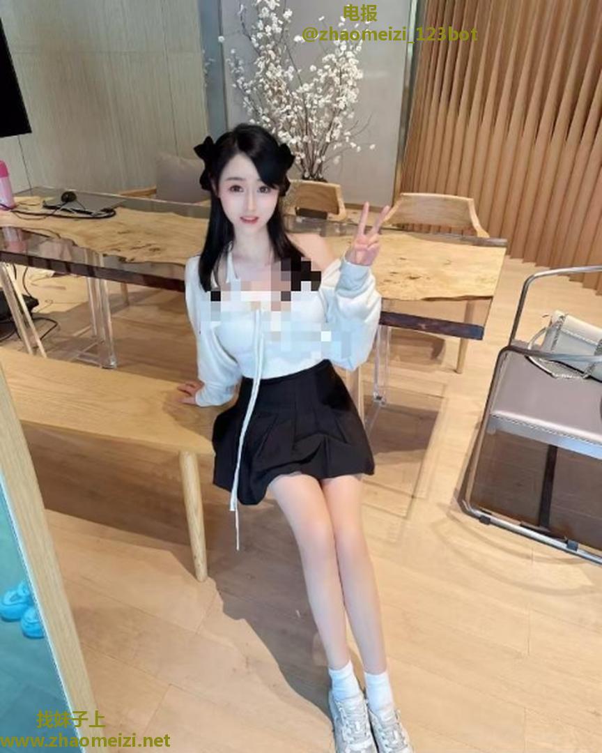 妩媚佳人粉嫩诱人