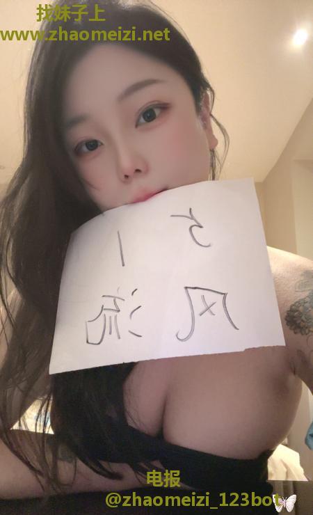 大胸闷骚喷水微胖妹妹