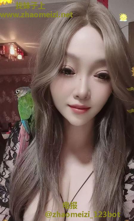 D奶热情喷水少妇