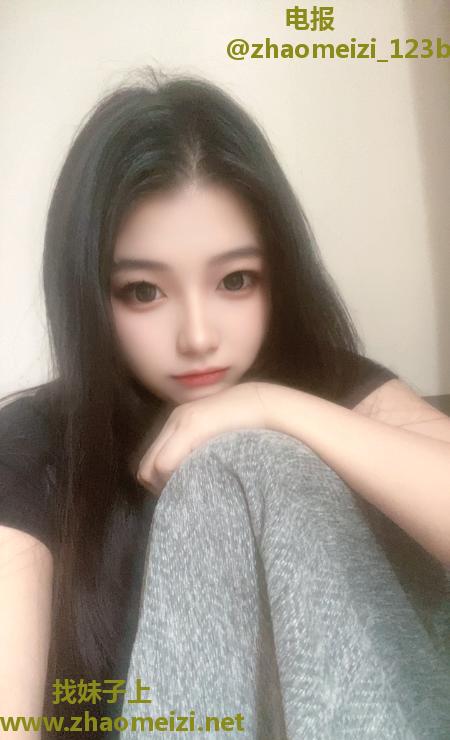 黄埔翘臀妹子
