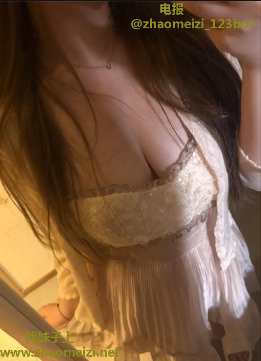 蜜桃臀御姐南汐