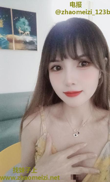 栖霞高挑甜妹
