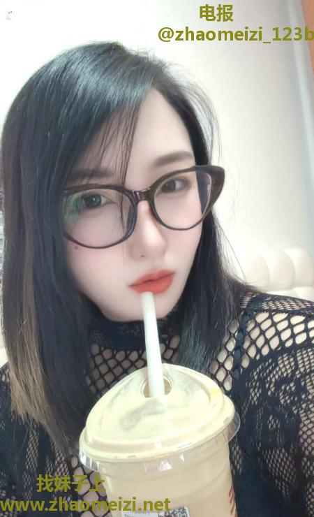 后入大屁股小骚货