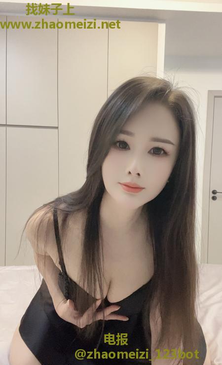 上城舌吻香臀妹子