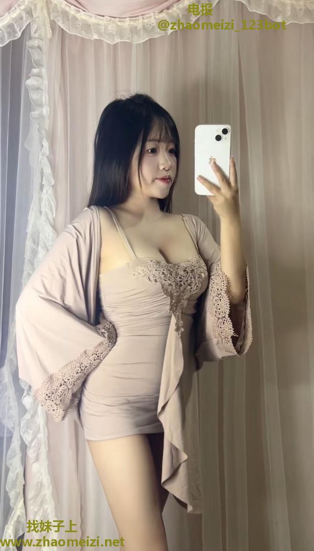 大波骚货小姐姐