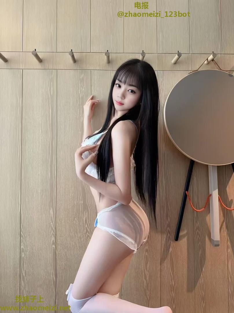 高颜值性感乐乐