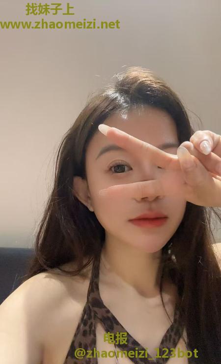 舌吻女王妞妞