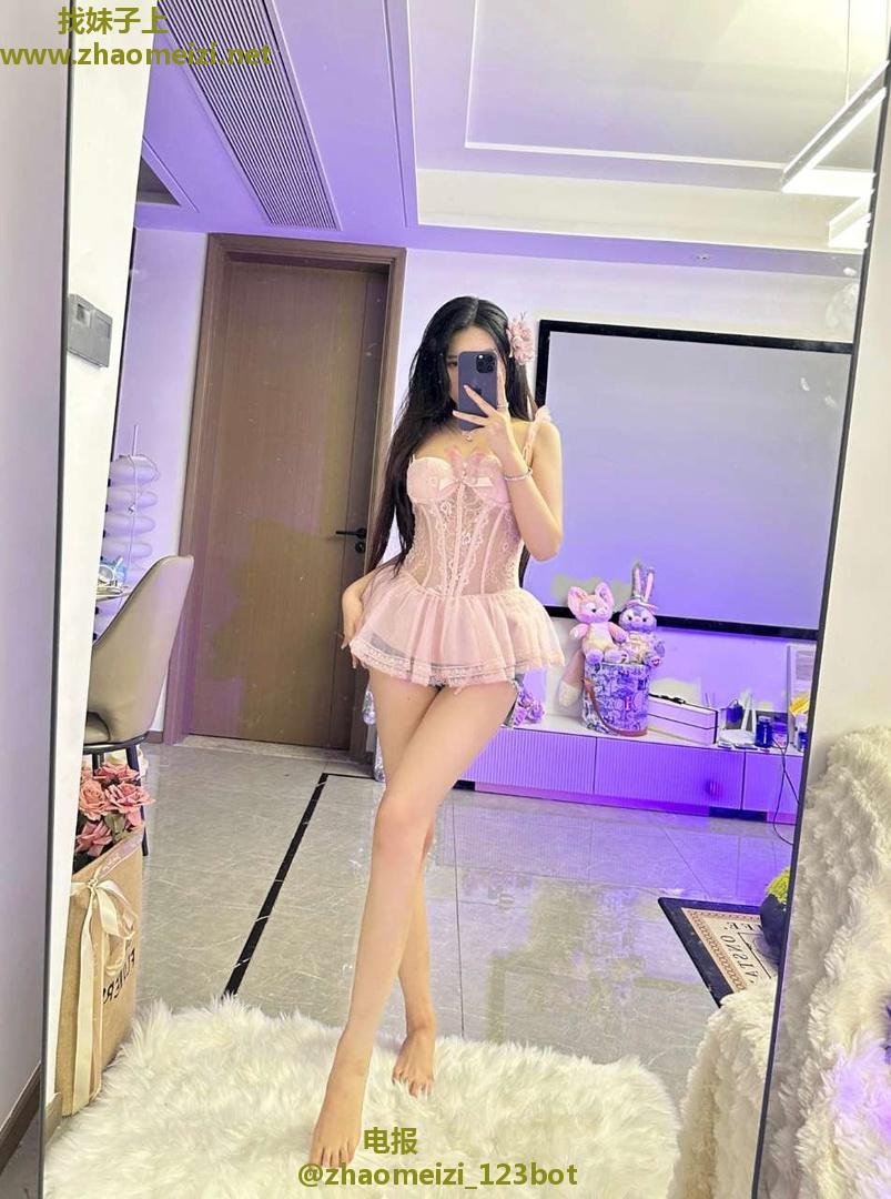 活泼开朗丰满学妹小雅