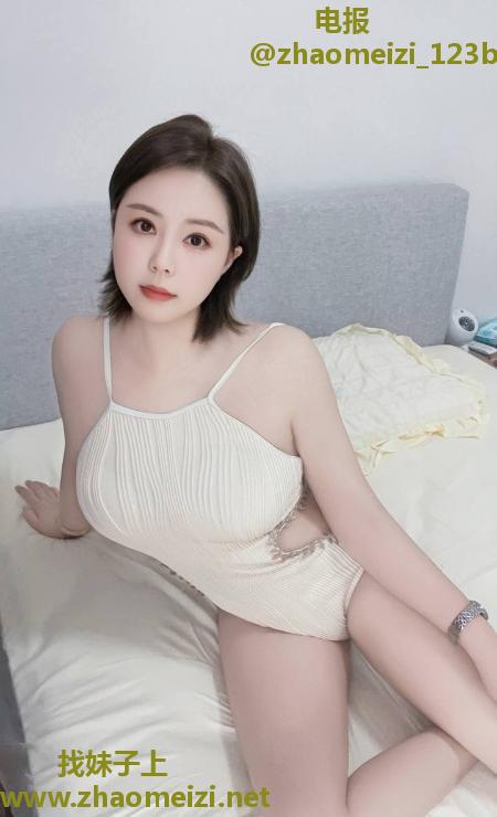 丰满大胸短发妹子