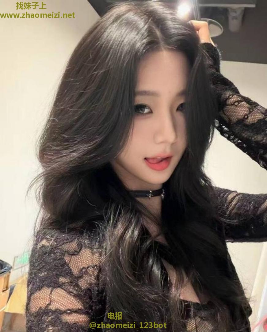 兼职胸大屁股翘的妹子