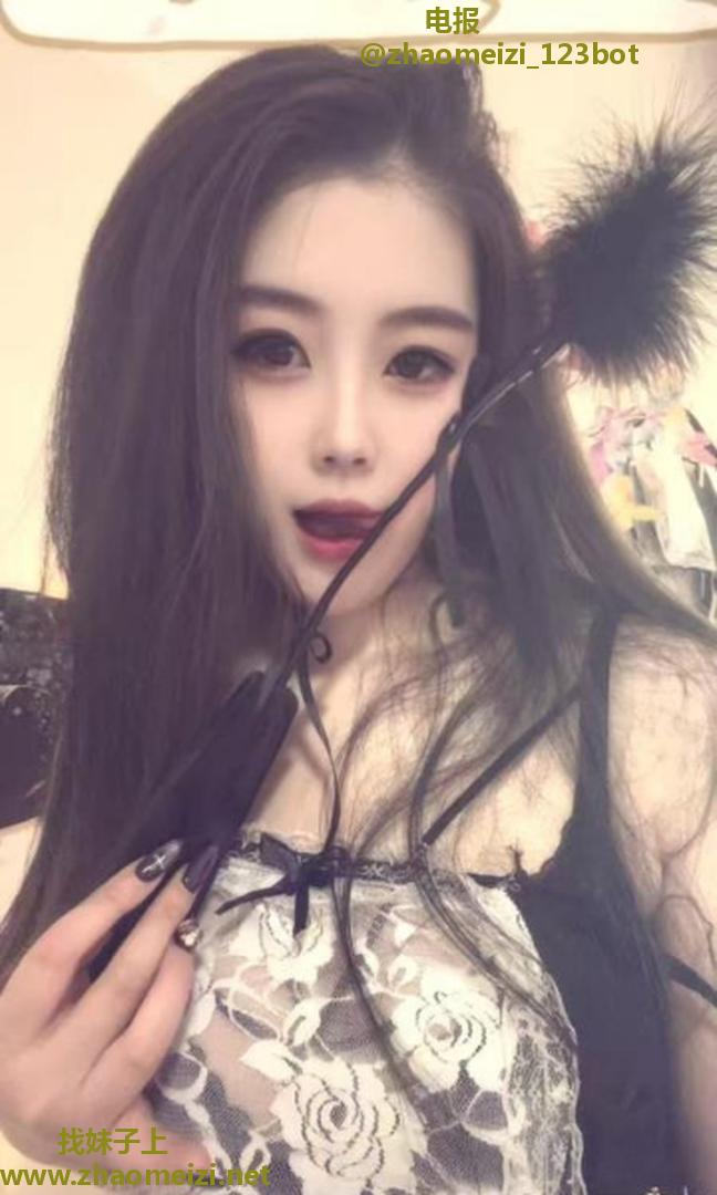 兼职胸大屁股翘的妹子