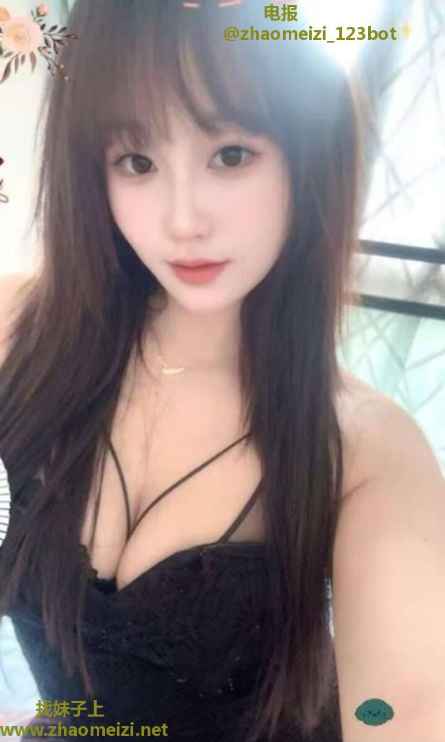 初下海粉嫩多汁小姐姐