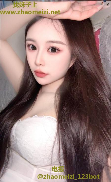 园区性感肤白貌美静静