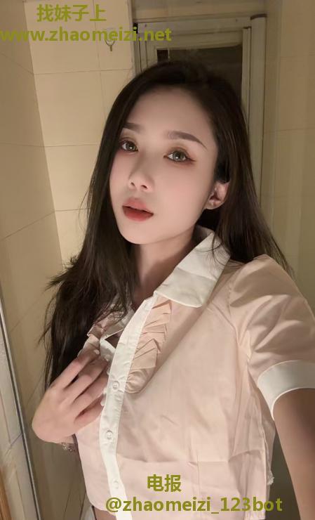 黑丝长腿俏佳人