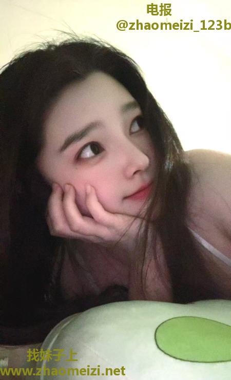 冷白皮大胸身材好美女