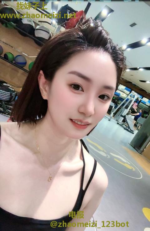 天河性感肥臀姐姐