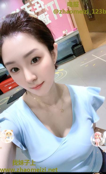 天河性感肥臀姐姐