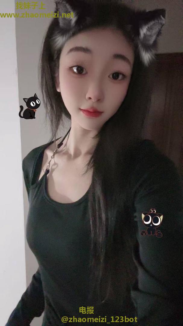 服务系细腰翘臀小姐姐 