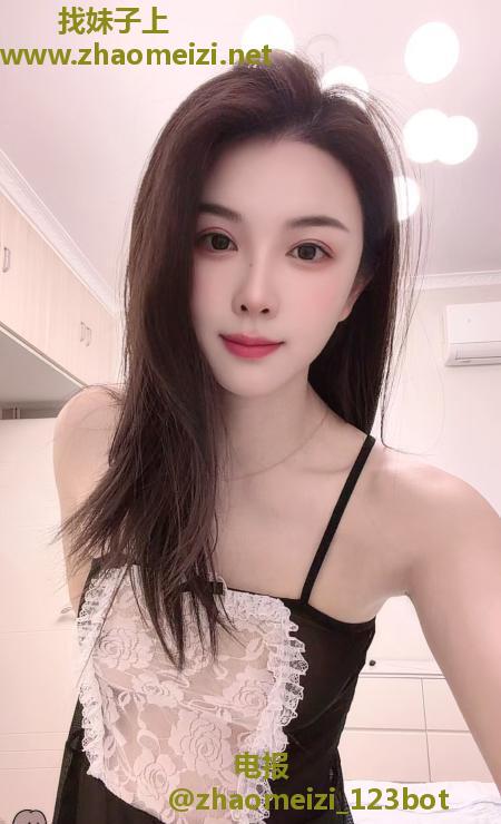 身材美胸嫩妹