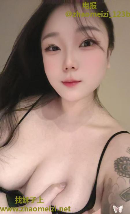 年轻微胖大胸喷水妹