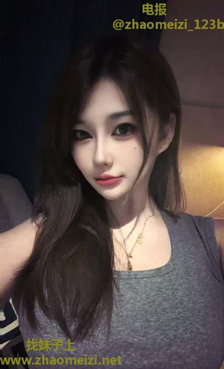 E杯依依可舌吻