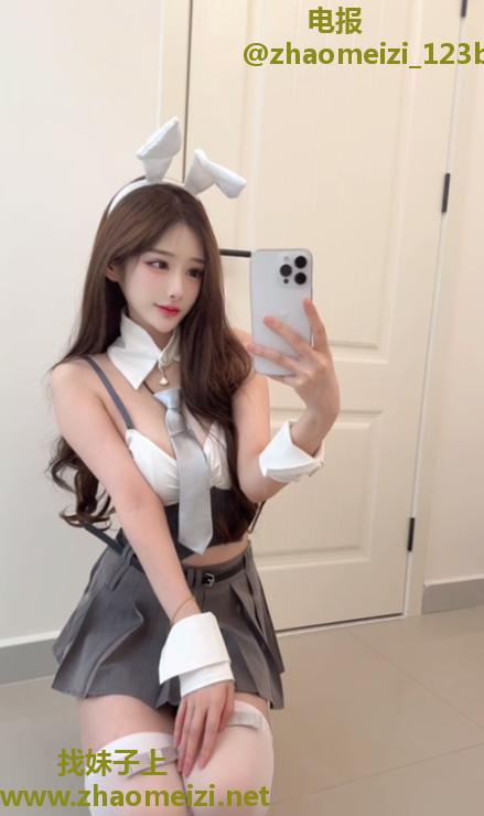 大车灯小姐姐