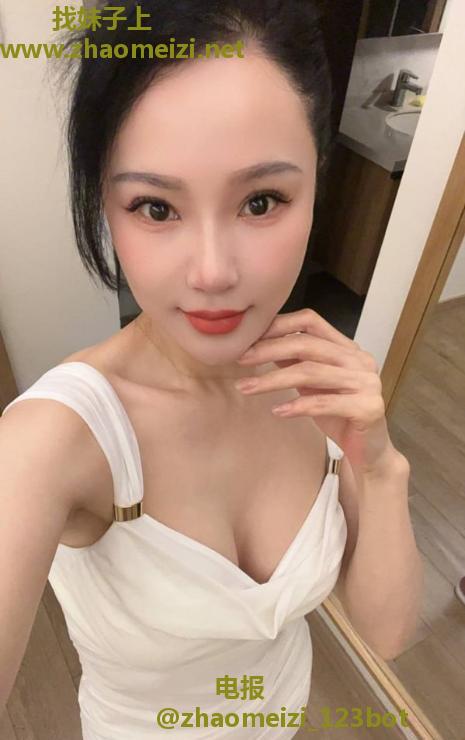 气质肤白貌美桃子