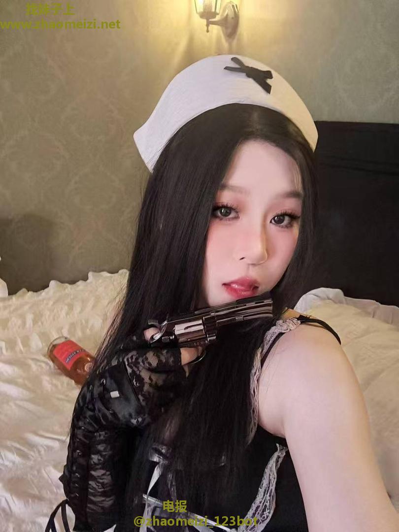 建邺粉嫩白虎妹