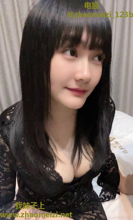 白云风骚大波妹露娜