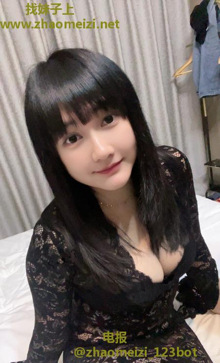 白云风骚大波妹露娜