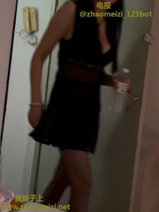 条顺大长腿少妇