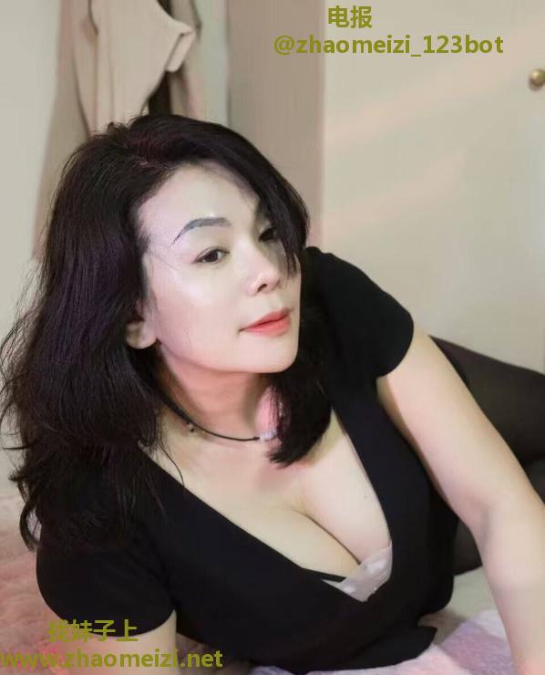 大胸骚货熟女