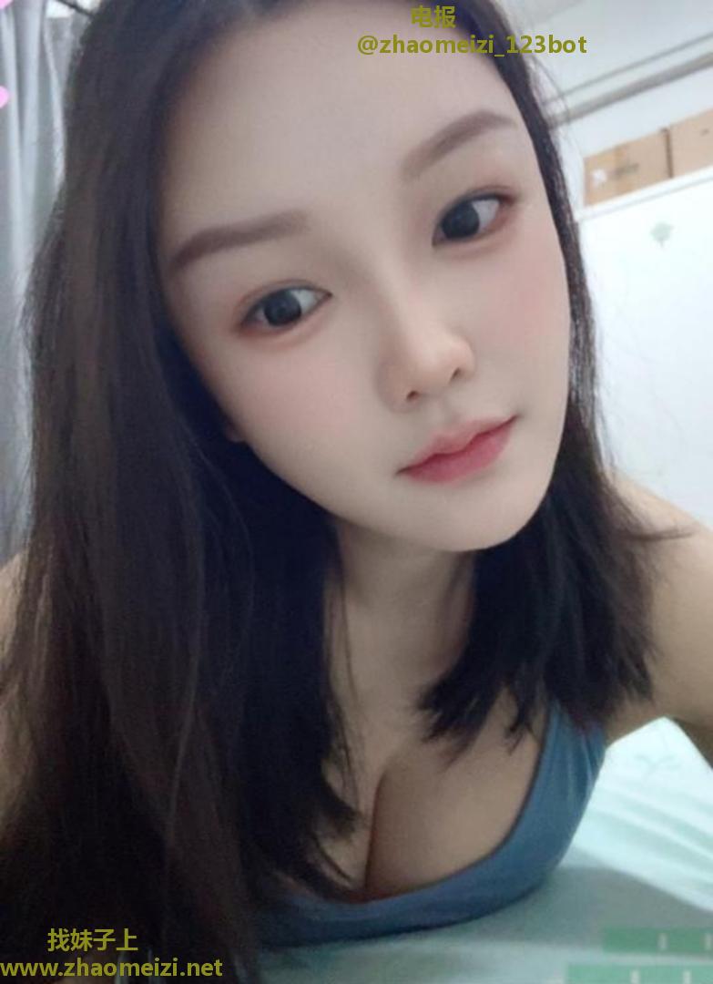纯欲风大奶小骚妹