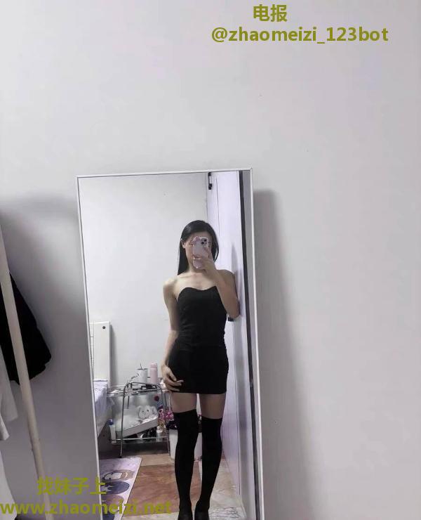 爆操太原眼镜妹