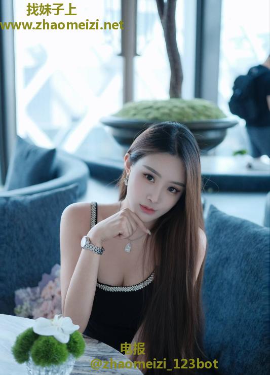 高挑大长腿气质女友